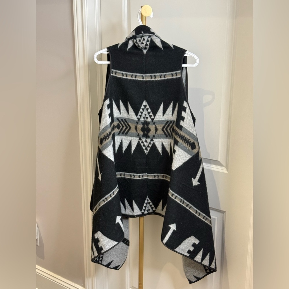 Saks Fifth Avenue sleeveless poncho/cardigan o/s COZY! - Picture 2 of 3